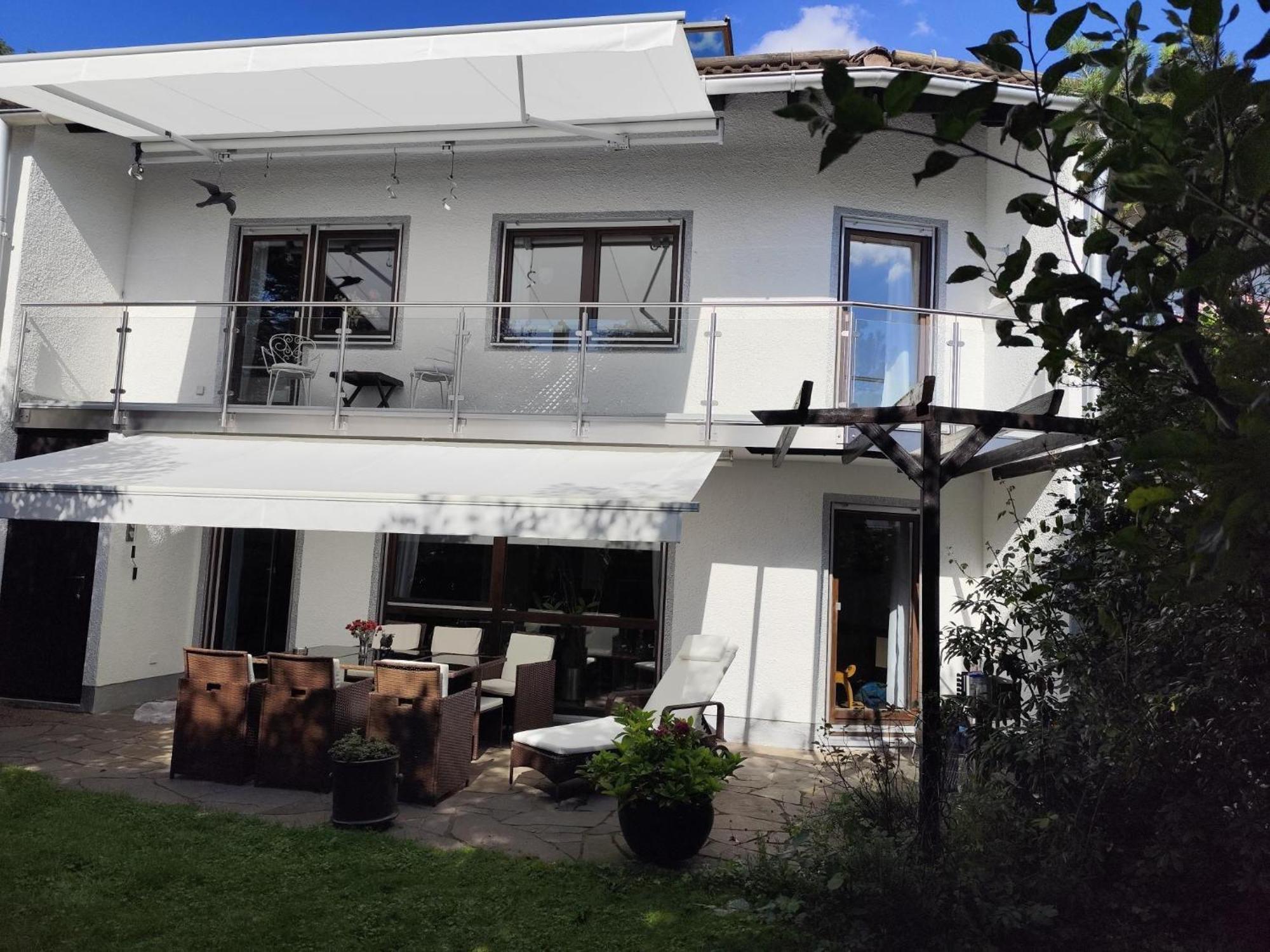 Elegant-Terraced-House-With-Bikes-Near-The-Lake-Children-At-Least-6-A-Old Starnberg Exteriör bild
