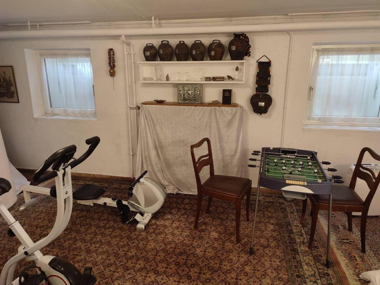 Elegant-Terraced-House-With-Bikes-Near-The-Lake-Children-At-Least-6-A-Old Starnberg Exteriör bild